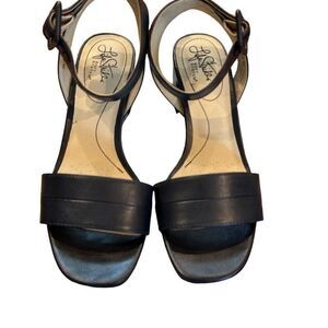 NWT Lifestride navy sandals